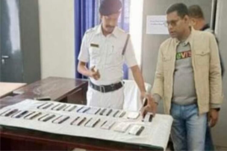 Siliguri Police made mobile phone recoveries