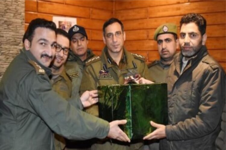Budgam Police bids warm farewell to outgoing Police Officer
