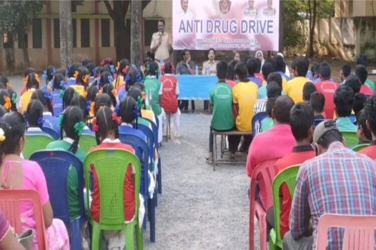 Seminar for students on effects of drug use