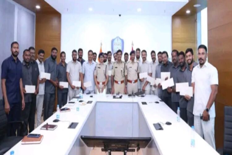 Hyderabad Police given awards by CP
