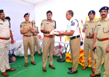 NTR District CP  gave traffic equipment to  the traffic Police staff
