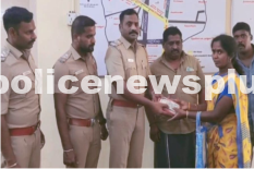 Policemen commended the driver’s honesty with shawl