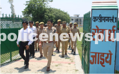 Inspecting the security arrangements at the polling stations