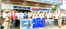 Gold and Mobile Seizure by Hoskote police
