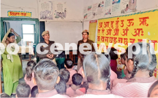 Anti-Romeo Team Visits School
