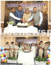 DGP తెలంగాణా రవి గుప్త IPS అధికారులతో కలిసి నూతన సంవత్సర వేడుకలు.