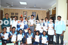 SP Encourages Ball Badminton Players