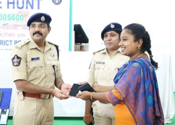 AP Police recover Rs.1.5 crore worth of mobile phones