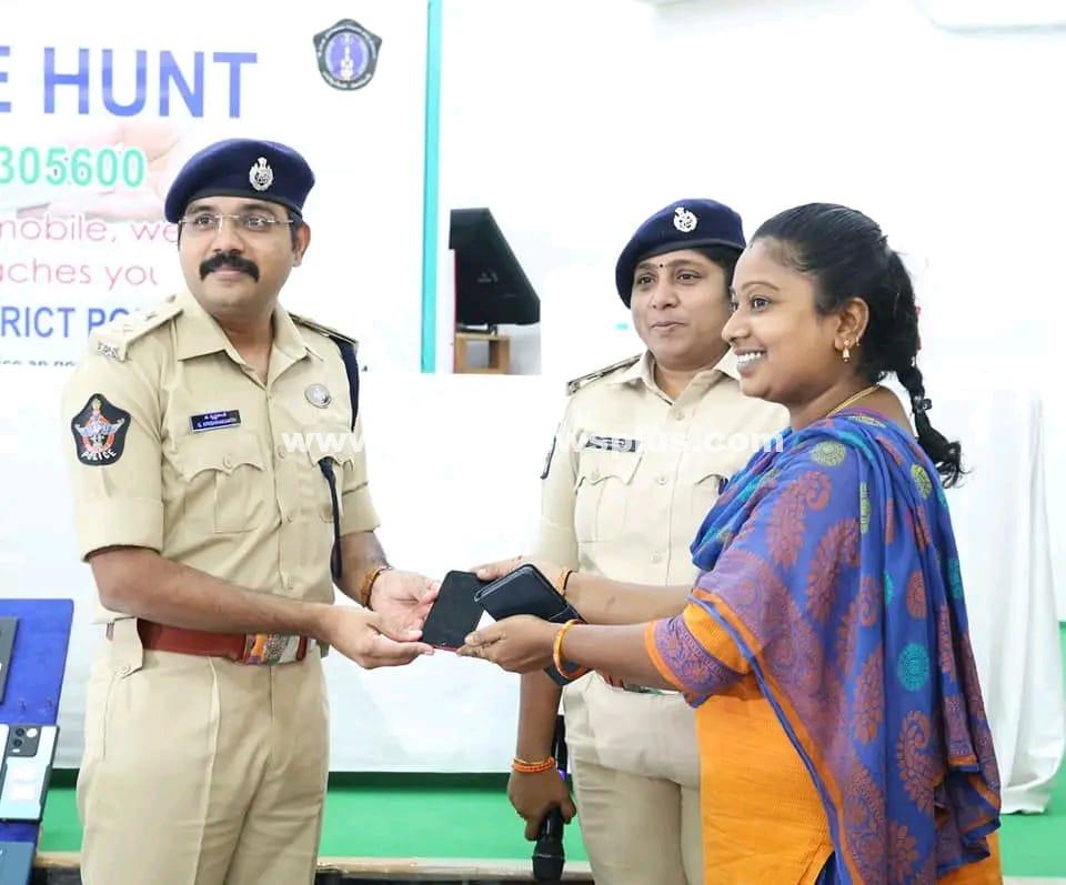 AP Police recover Rs.1.5 crore worth of mobile phones