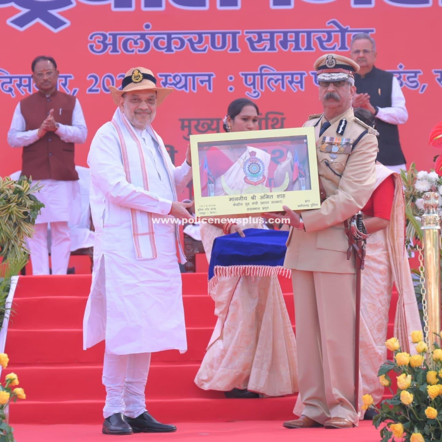 Chhattisgarh Police received the Police Colors Award from Amit Shah