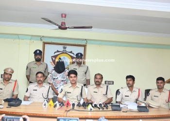 District police arrested a criminal for snatching from women on bikes