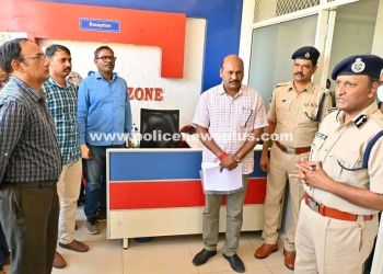 Police Commissioner Visits Police Stations