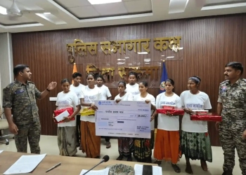 Naxalites surrender to Chhattisgarh Police