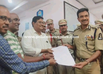 Hyderabad CP Visits Tolichowki Police Station