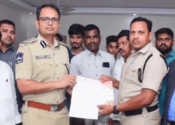 Warangal CP Felicitates Constables for Outstanding Blood Donation Service