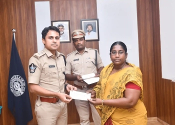 Kakinada SP Aids Home Guard Families