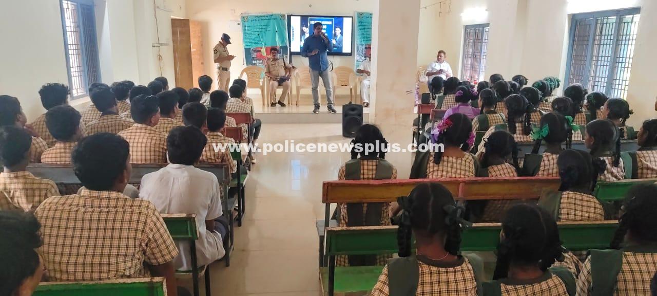 East Godavari Police Hold Cyber Awareness Drive for Students