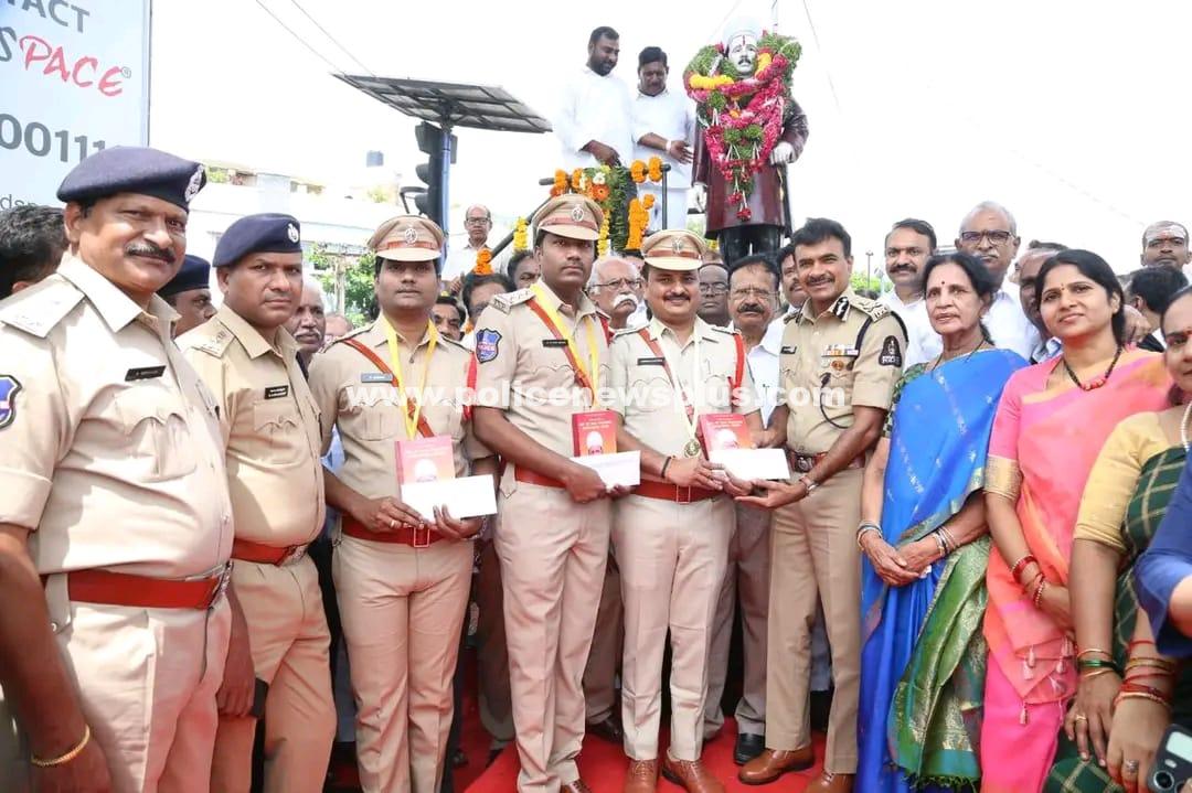Hyderabad CP Pays Tribute, Honours Police Officers