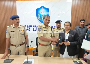 East Zone Police Recover Mobiles