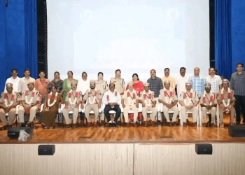 Commissioner Sajjanar Honors Retiring Officers