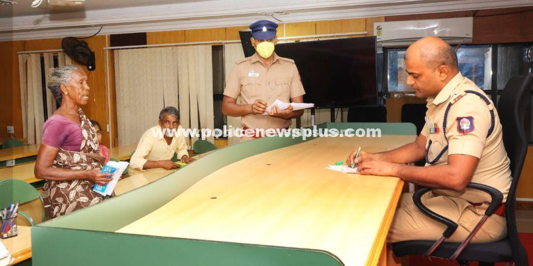 Tirunelveli SP Hears Public Grievances