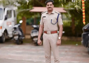 SI Jayesh Receives Jeevan Raksha Padak