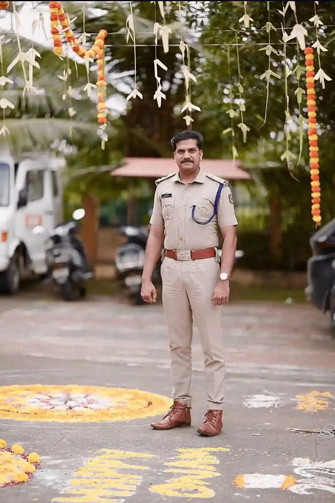 SI Jayesh Receives Jeevan Raksha Padak