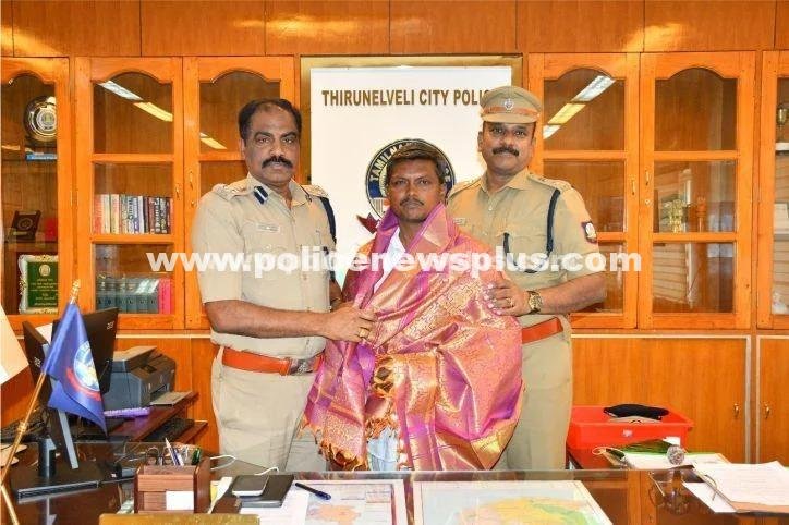 Police Commissioner Honors brave Hero