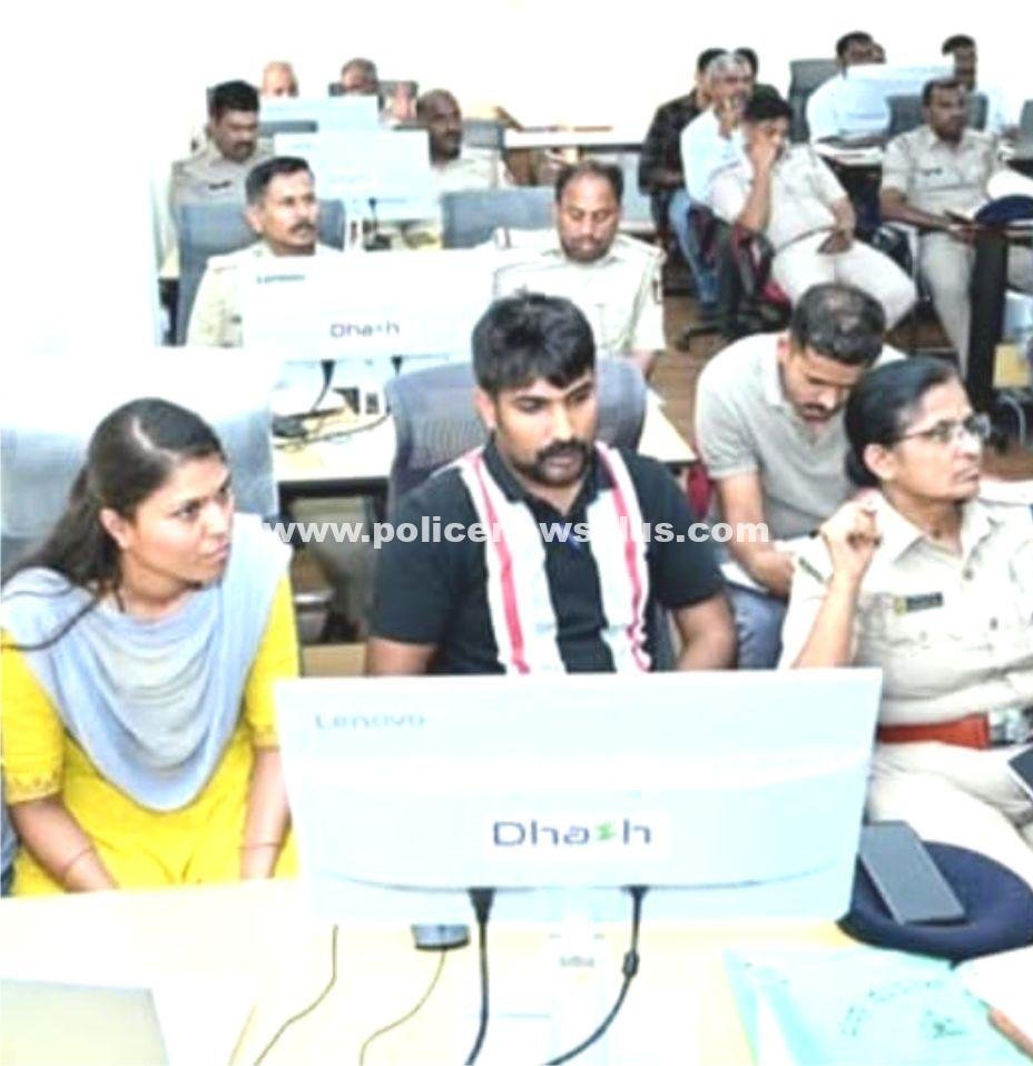 Police Officers Trained on Digital Apps