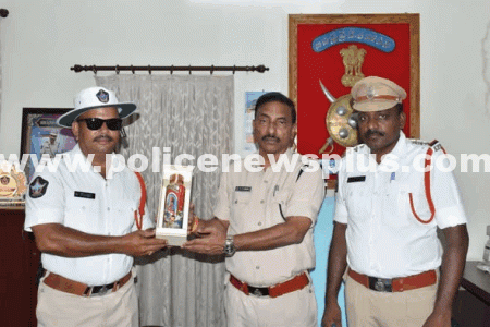 Traffic Police Receive Summer Safety Kits