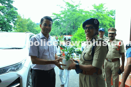 Warangal CP Welcomes Senior CMO Officials
